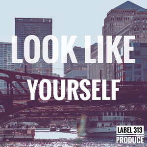 美女露出㊙️胸奶头亲吻
