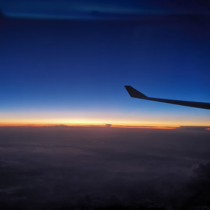 美女露出㊙️胸奶头亲吻
