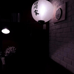 美女露出㊙️胸奶头亲吻
