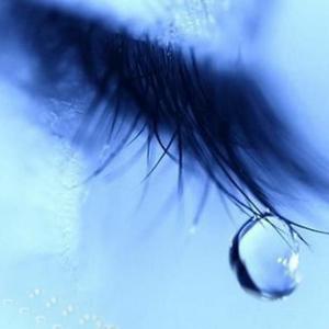 美女露出㊙️胸奶头亲吻
