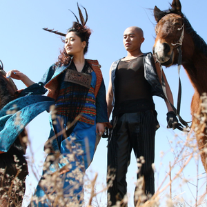 美女露出㊙️胸奶头亲吻
